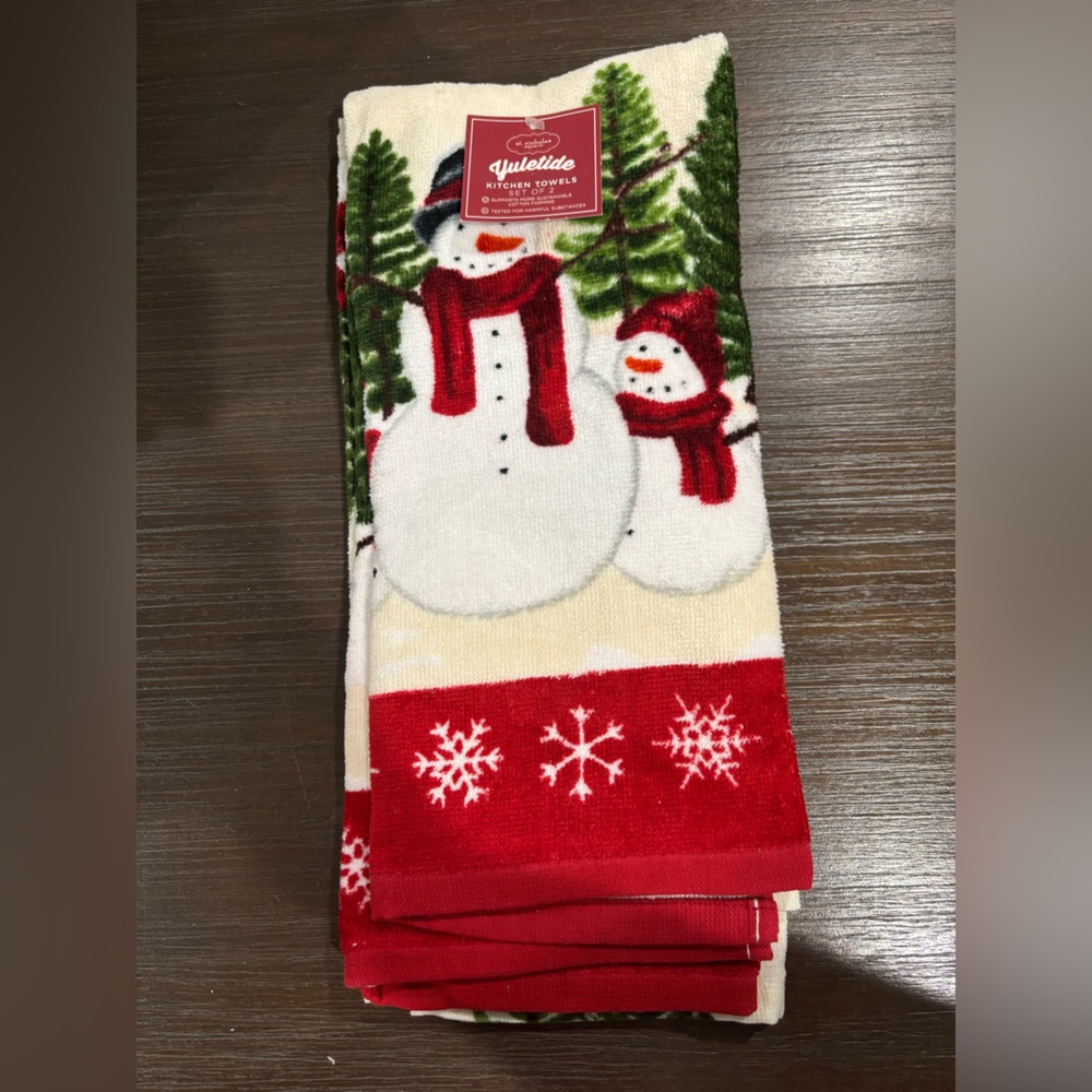 NWT Set of 2 Christmas Snowman Decorative Kitchen Towels from Kohls!